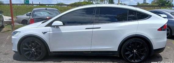 TESLA MODEL X 2017 5YJXCDE22HF054954 image
